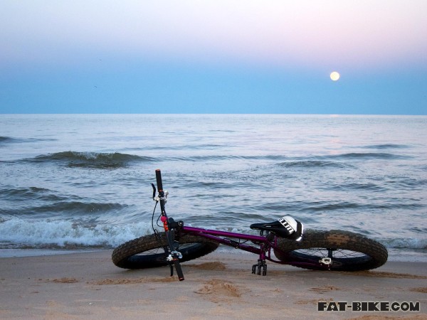 fat-bike-full-moon-1920-1440