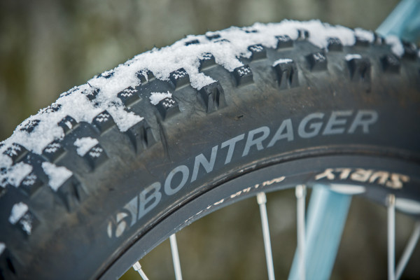 Side profile of our fat friend the Bontrager Hodag. As you can see here, the sidewall tread isn't tiny, but it's not overly aggressive either.